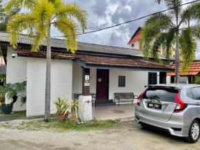 Hj Hassan Guest House Bungalow B
